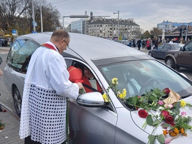/A/2025/11/Prijenos relikvija/Relikvije bl. Stepinca dočekane na Trešnjevki (2).jpg