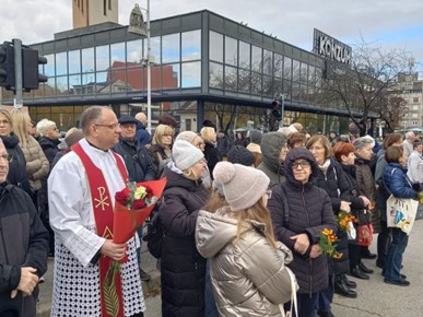 /A/2025/11/Prijenos relikvija/Relikvije bl. Stepinca dočekane na Trešnjevki (4).jpg