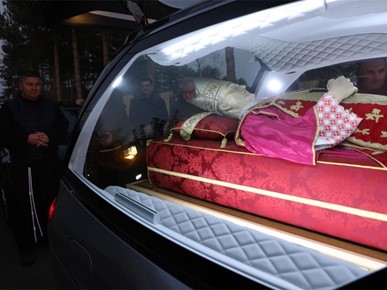 /A/2025/11/Prijenos relikvija/​Relikvije bl. Alojzija Stepinca u Jastrebarskom (1).jpg