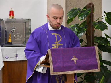 /A/2025/12/A/Nadbiskup Kutleša slavio misu zornicu u Međubiskupijskom sjemeništu na Šalati (1).jpg