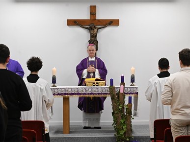 /A/2025/12/A/Nadbiskup Kutleša slavio misu zornicu u Međubiskupijskom sjemeništu na Šalati (7).jpg