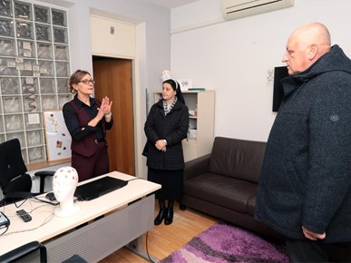 /A/2025/12/A/Predsjednik Caritasa mons. Koren blagoslovio nove prostore stambene zajednice (2).jpg