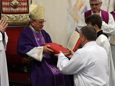 /A/2025/12/B/Devet kandidata Zagrebačke nadbiskupije za trajni đakonat postavljeno u službu lektora (31).JPG