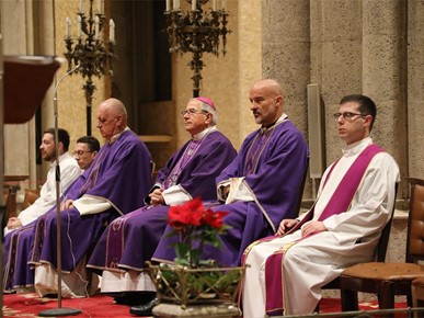 /A/2025/12/Badnjak/Biskup Gorski predvodio zornicu i blagoslov katedrale (11).JPG