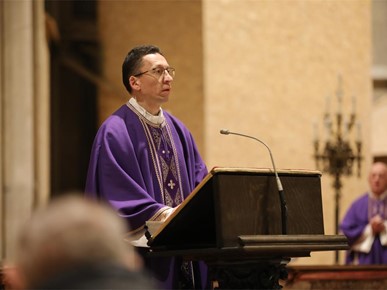 /A/2025/12/Badnjak/Biskup Gorski predvodio zornicu i blagoslov katedrale (12).JPG