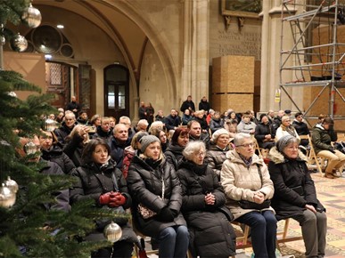 /A/2025/12/Badnjak/Biskup Gorski predvodio zornicu i blagoslov katedrale (14).JPG