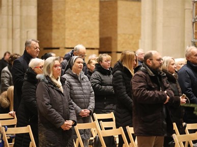 /A/2025/12/Badnjak/Biskup Gorski predvodio zornicu i blagoslov katedrale (20).JPG