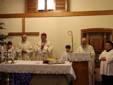 /A/2025/12/Božić/Biskup Šaško predvodio misu za Božić u Bešićima (1).JPG