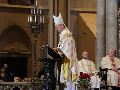 /A/2025/12/Božić/Nadbiskup Kutleša predvodio misno slavlje svetkovine Rođenja Gospodinova u Zagrebačkoj katedrali (15).JPG