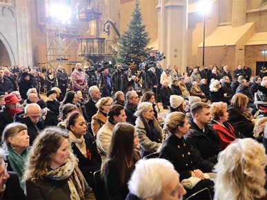 /A/2025/12/Božić/Nadbiskup Kutleša predvodio misno slavlje svetkovine Rođenja Gospodinova u Zagrebačkoj katedrali (16).JPG