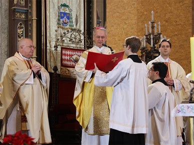 /A/2025/12/Božić/Nadbiskup Kutleša predvodio misno slavlje svetkovine Rođenja Gospodinova u Zagrebačkoj katedrali (21).JPG