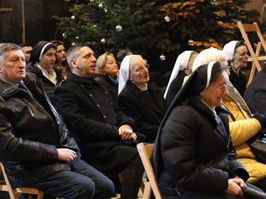 /A/2025/12/Božić/Nadbiskup Kutleša predvodio misno slavlje svetkovine Rođenja Gospodinova u Zagrebačkoj katedrali (22).JPG