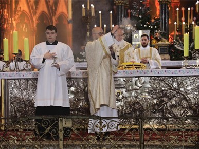 /A/2025/12/Božić/Nadbiskup Kutleša predvodio misno slavlje svetkovine Rođenja Gospodinova u Zagrebačkoj katedrali (25).JPG