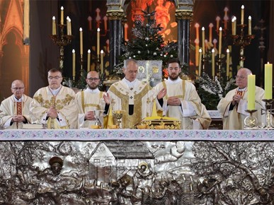 /A/2025/12/Božić/Nadbiskup Kutleša predvodio misno slavlje svetkovine Rođenja Gospodinova u Zagrebačkoj katedrali (26).JPG