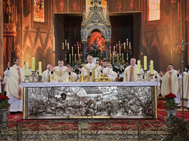 /A/2025/12/Božić/Nadbiskup Kutleša predvodio misno slavlje svetkovine Rođenja Gospodinova u Zagrebačkoj katedrali (28).JPG