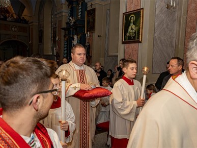 /A/2025/12/C/251206 Biskup Šaško posvetio novi oltar u Župi sv. Nikole u Bistri (10).jpg