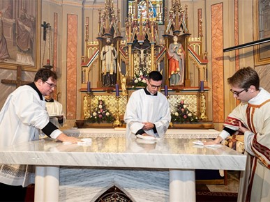 /A/2025/12/C/251206 Biskup Šaško posvetio novi oltar u Župi sv. Nikole u Bistri (12).jpg