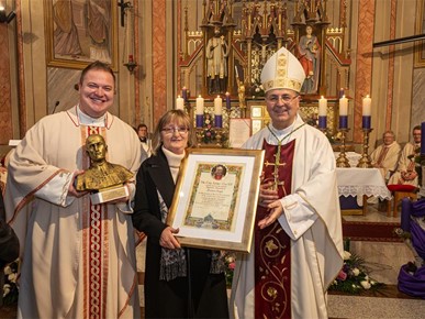 /A/2025/12/C/251206 Biskup Šaško posvetio novi oltar u Župi sv. Nikole u Bistri (15).jpg