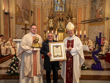 /A/2025/12/C/251206 Biskup Šaško posvetio novi oltar u Župi sv. Nikole u Bistri (17).jpg