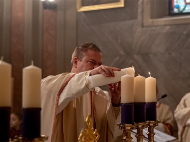 /A/2025/12/C/251206 Biskup Šaško posvetio novi oltar u Župi sv. Nikole u Bistri (20).jpg