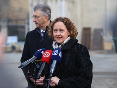 /A/2025/12/D/251212 Obilazak katedrale (42).JPG