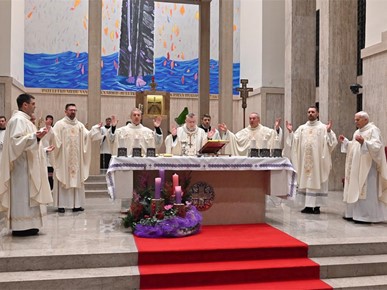 /A/2025/12/D/Kardinal Bozanić predslavio euharistijsko slavlje na Svetom Duhu na svetkovinu Bezgrešnog začeća BDM (14).JPG