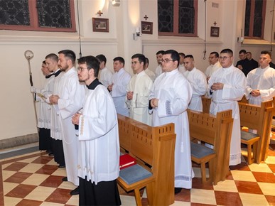 /A/2025/12/E/251211 Podjela službi lektorata i akolitata u Nadbiskupskom bogoslovnom sjemeništu (1).jpg