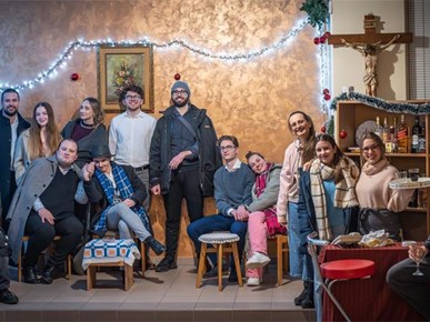 /A/2025/12/E/Mladi u Utrini održali predstavu Isus u gostioni (10).jpeg