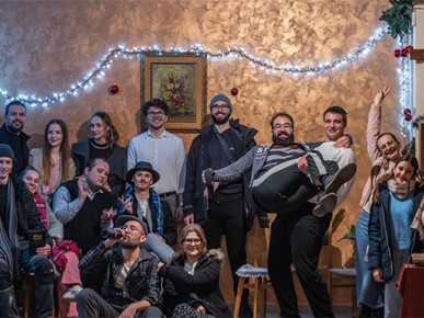 /A/2025/12/E/Mladi u Utrini održali predstavu Isus u gostioni (3).jpeg