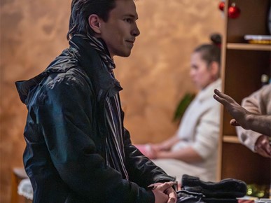 /A/2025/12/E/Mladi u Utrini održali predstavu Isus u gostioni (6).jpeg