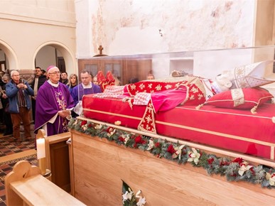 /A/2025/12/E/Mons. Lingua predvodio misu u Krašiću (11).jpeg