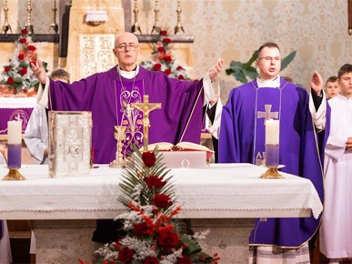 /A/2025/12/E/Mons. Lingua predvodio misu u Krašiću (12).jpeg