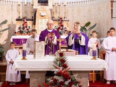 /A/2025/12/E/Mons. Lingua predvodio misu u Krašiću (13).jpeg