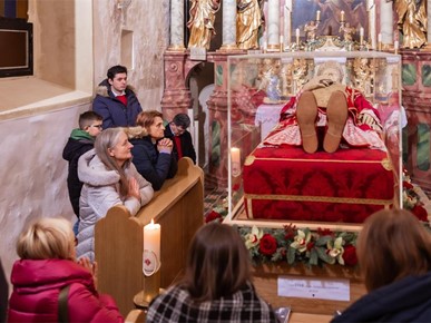 /A/2025/12/E/Mons. Lingua predvodio misu u Krašiću (18).jpeg