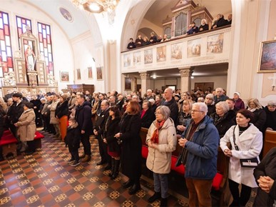 /A/2025/12/E/Mons. Lingua predvodio misu u Krašiću (19).jpeg