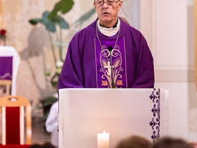 /A/2025/12/E/Mons. Lingua predvodio misu u Krašiću (3).jpeg