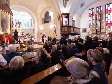 /A/2025/12/E/Mons. Lingua predvodio misu u Krašiću (9).jpeg