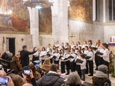 /A/2025/12/E/Održan 10. festival adventskih i božićnih pjesama u crkvi sv. Marka (1).jpg