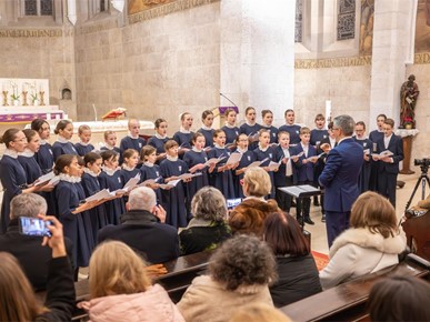 /A/2025/12/E/Održan 10. festival adventskih i božićnih pjesama u crkvi sv. Marka (2).jpg