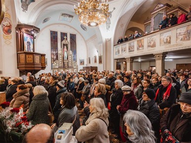 /A/2025/12/E/Vjernici Karlovačkog dekanata hodočastili u Krašić (3).jpg