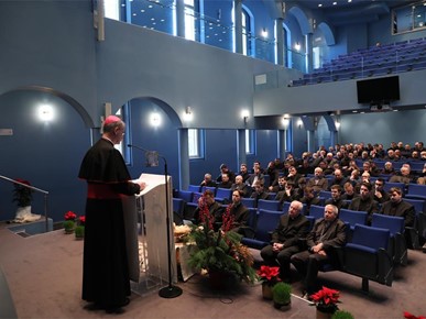 /A/2025/12/F/251218 Predbožićni susret svećenika i redovnika s nadbiskupom Kutlešom (13).JPG