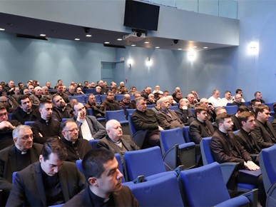 /A/2025/12/F/251218 Predbožićni susret svećenika i redovnika s nadbiskupom Kutlešom (9).JPG