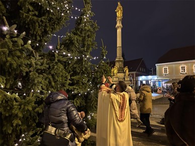 /A/2025/12/G/251222 Kićenje bora (3).jpg