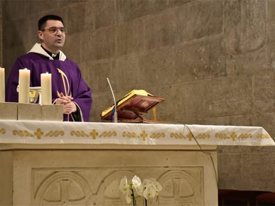 /A/2025/12/G/​Crkvu sv. Marka ispunili mladi dviju zagrebačkih gimnazija (1).jpg