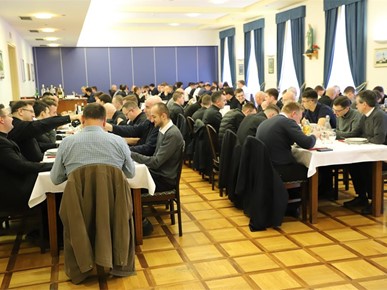 /A/2025/4/A/Susret župnika bogoslova u Nadbiskupskom bogoslovnom sjemeništu u Zagrebu (2).JPG