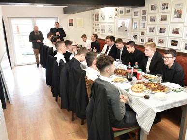 /A/2025/4/C/Šalatski sjemeništarci proslavili Cvjetnicu u zagrebačkim Bešićima (10).jpg