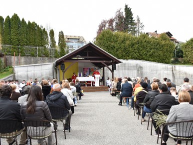 /A/2025/4/C/Šalatski sjemeništarci proslavili Cvjetnicu u zagrebačkim Bešićima (5).jpg