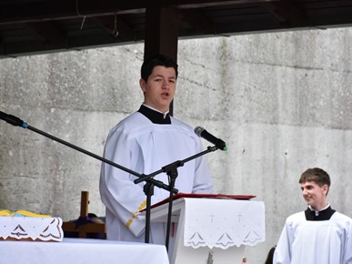 /A/2025/4/C/Šalatski sjemeništarci proslavili Cvjetnicu u zagrebačkim Bešićima (7).jpg