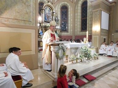 /A/2025/4/D/​Biskup Šaško predvodio Vazmeno bdjenje u Župi Navještenja BDM u Velikoj Gorici (4).jpeg