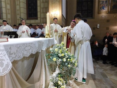 /A/2025/4/D/​Biskup Šaško predvodio Vazmeno bdjenje u Župi Navještenja BDM u Velikoj Gorici (5).jpeg